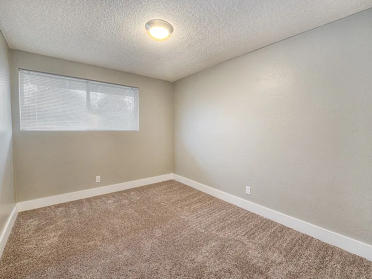The Lindale Apartments — Photo 3
