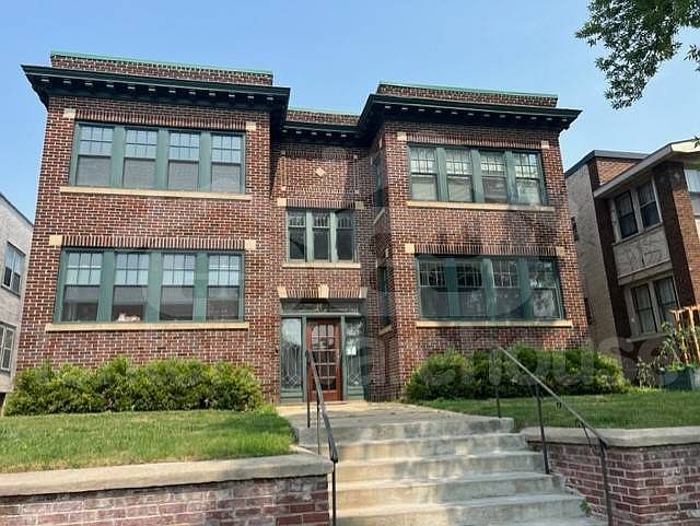 1st image of 1017 Grand Ave