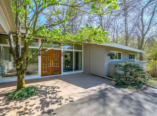 18 E Pleasant Lake Rd, North Oaks, MN 55127