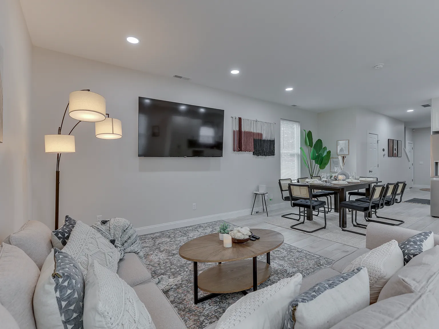 3 bed, 2.5 bath, 1634 sqft, $2,295 — Photo 2