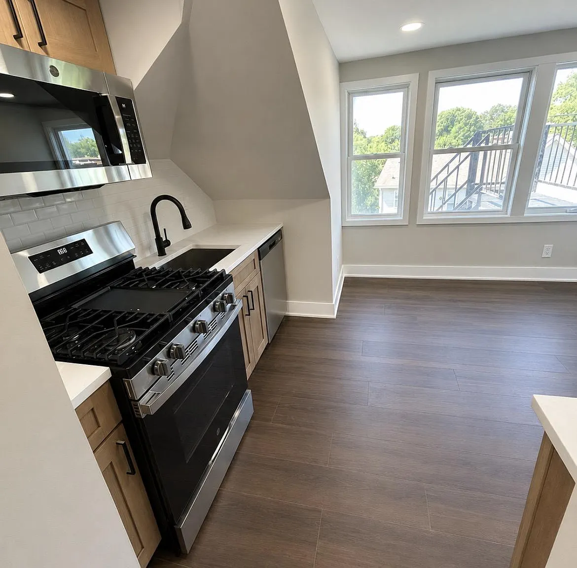 1 bed, 640 sqft, $1,695 — Photo 1
