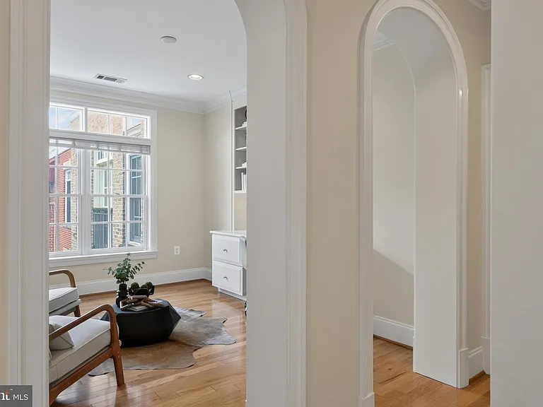 635 1st St #405 — Photo 30