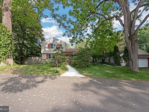 2nd image of 1229 Benn Ln