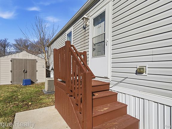 3rd image of 16031 Beech Daly Rd