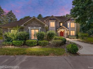 801 Shrewsbury Dr, Clarkston, MI 48348