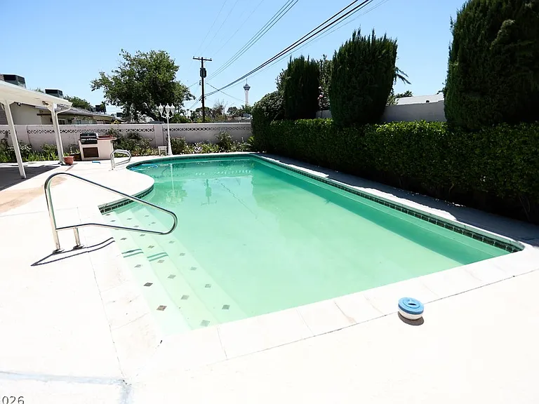 2725 Colanthe Ave — Photo 46