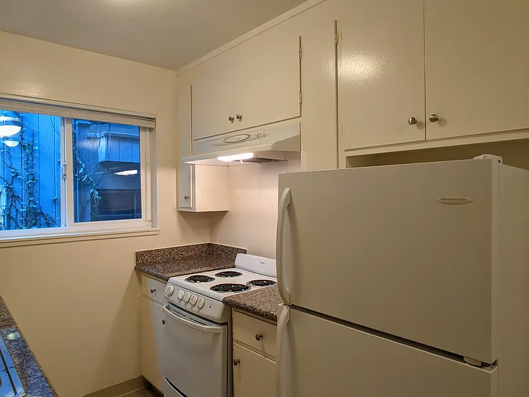2534 Benvenue Ave — Photo 15