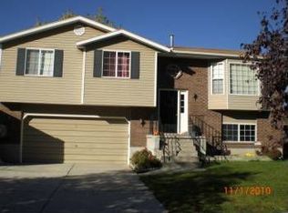 1214 S Cannon Dr, Farmington, UT 84025