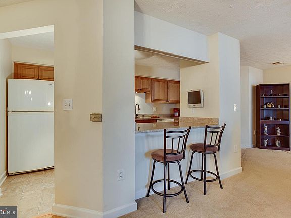 3rd image of 623 Admiral Dr Unit 204