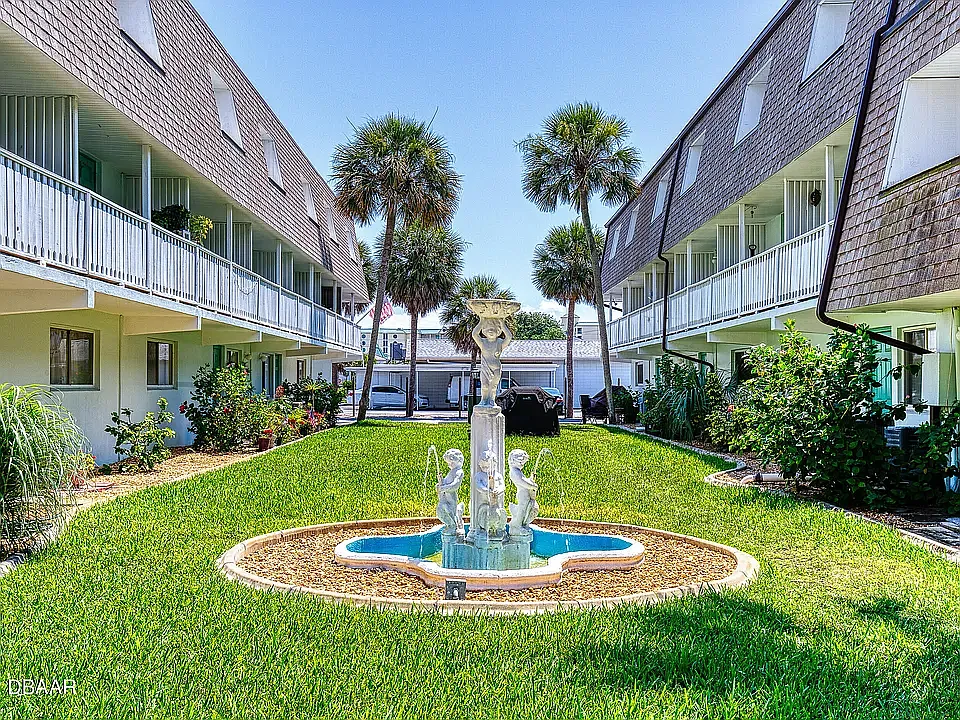 2 bed, 930 sqft, $1,500 — Photo 2