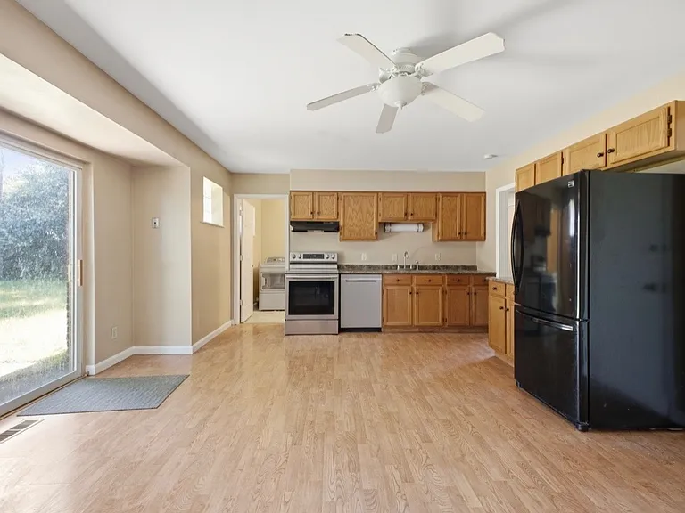 510 W Market St — Photo 5