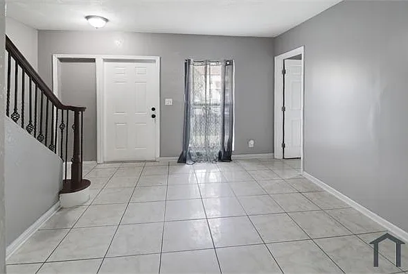 5 bed, $4,277 — Photo 2