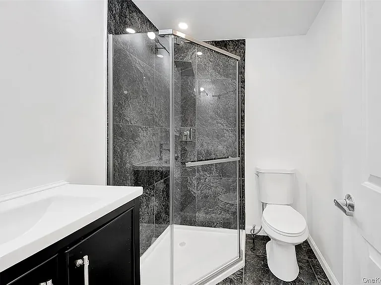 103 N Pierpont Ave — Photo 6