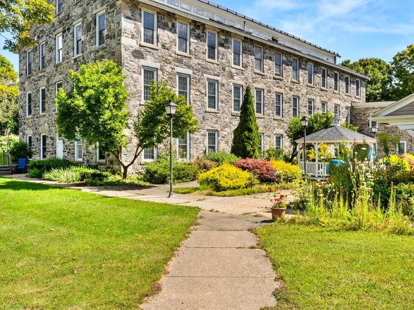 488 E Housatonic St APT 8, Dalton, MA 01226
