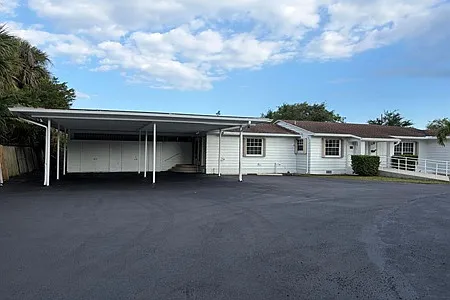 202 Palm Ct — Photo 11