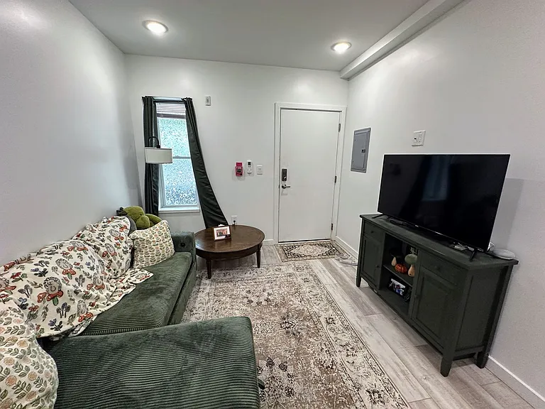 6161 Walnut St #1E — Photo 17