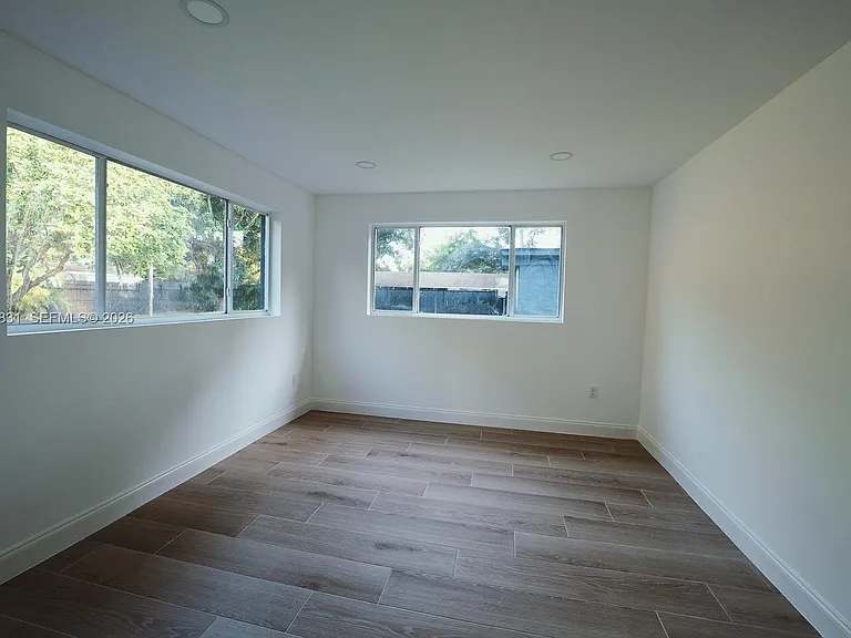 801 NE 144th St — Photo 12