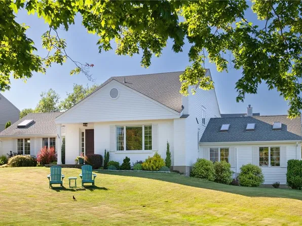 554 Sandy Point Ave, Portsmouth, RI 02871