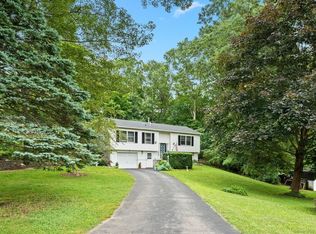 5 Cavendish Ln, Pawcatuck, CT 06379