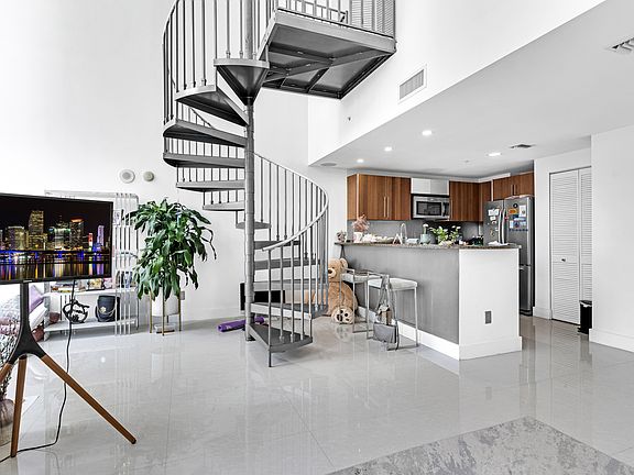 3rd image of 300 S Biscayne Blvd #L-612