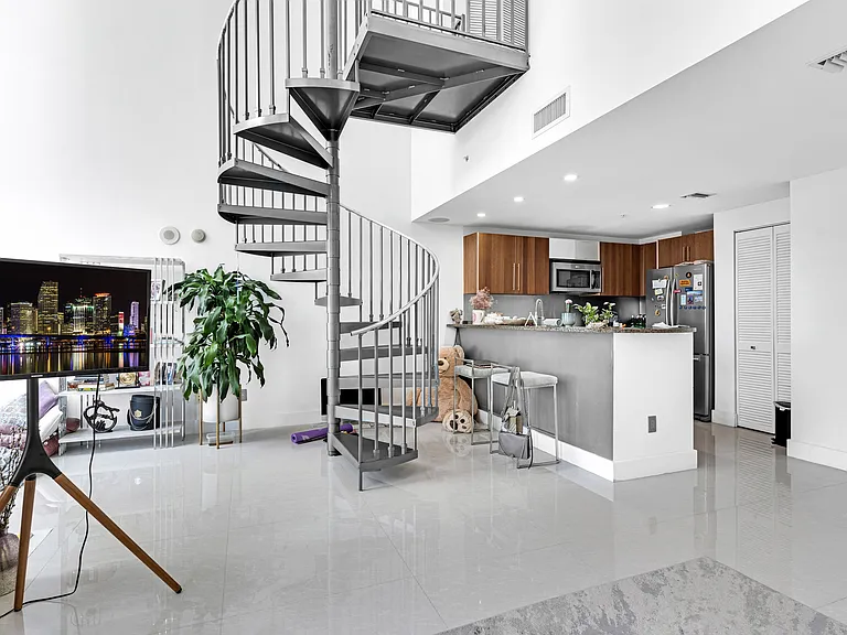 300 S Biscayne Blvd #L-612 — Photo 3