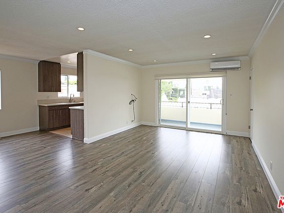 3rd image of 612 N Sycamore Ave APT 7