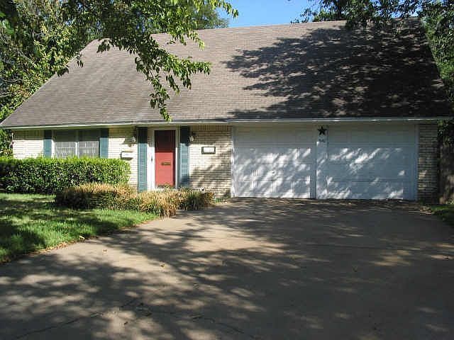 1st image of 906 Glen Vista Dr S