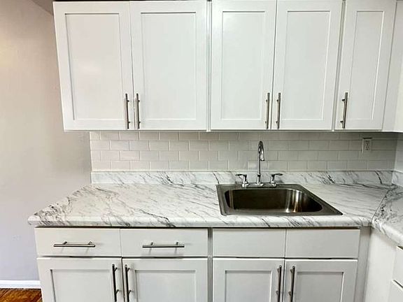 4th image of 245 Reynolds Ter APT B3