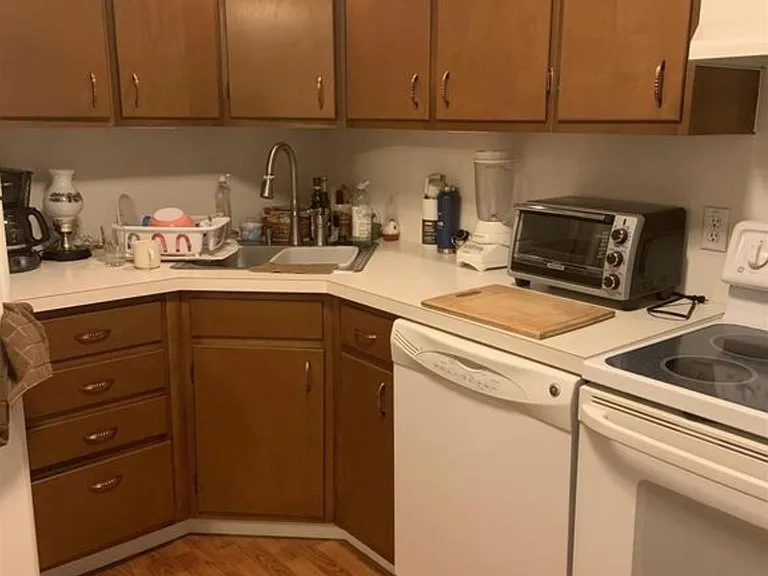 10 Kensington Ct #1 — Photo 3