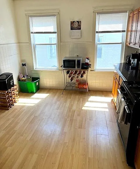 21 1/2 Elizabeth St #2 — Photo 1
