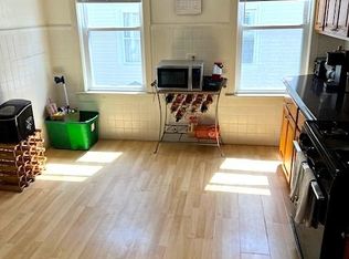 21 1/2 Elizabeth St APT 2, Worcester, MA 01605
