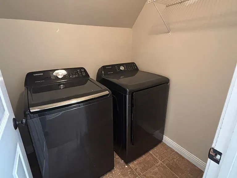 1823 W Berry St — Photo 20