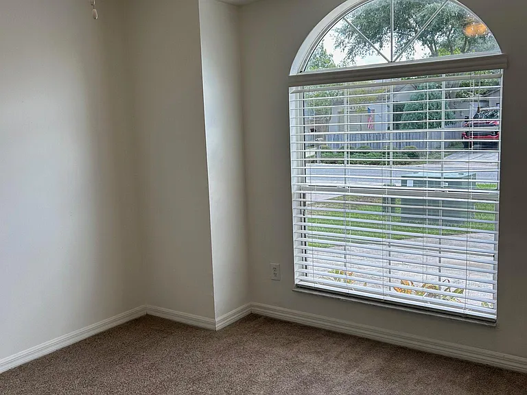 Brand new carpet in bedrooms!