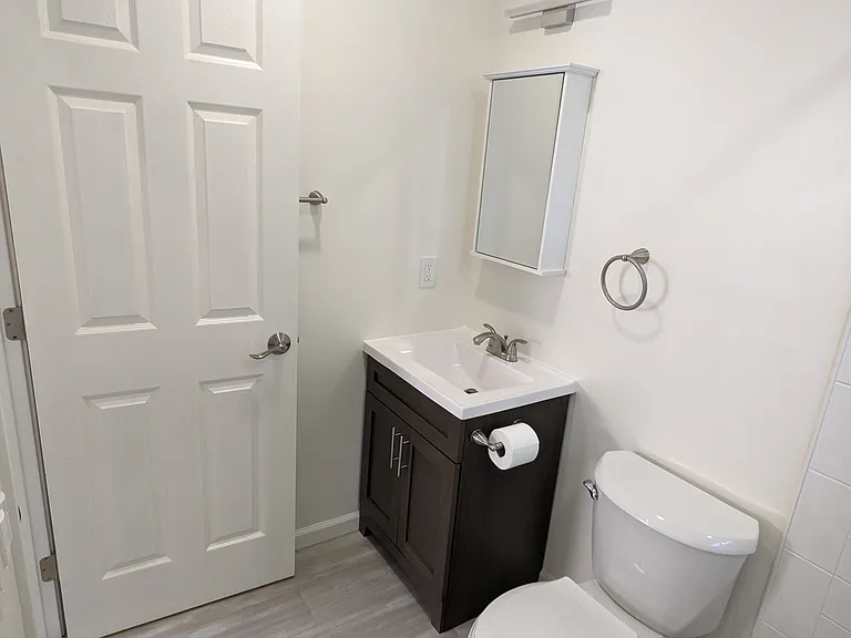 111 La Verne Ave — Photo 1