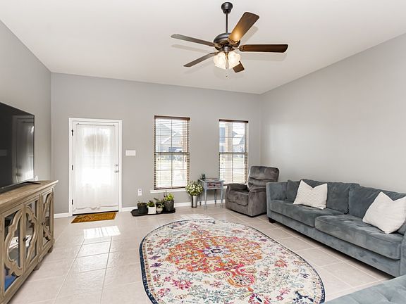 5th image of 42460 Baystone Ave