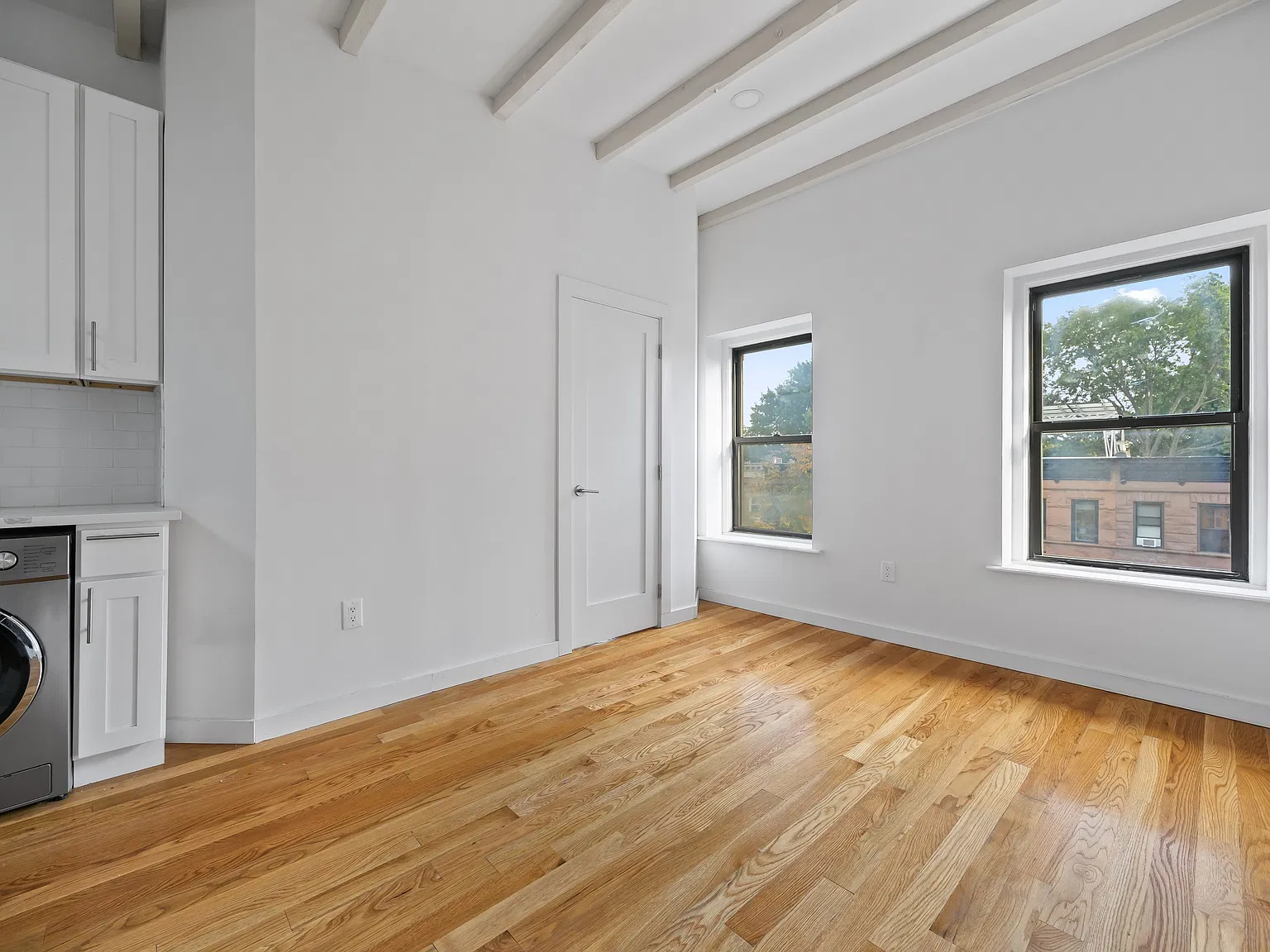 827 Putnam Avenue — Photo 3