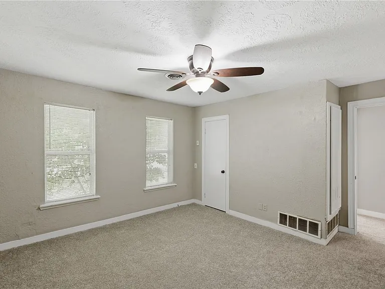 112 Williams St — Photo 23