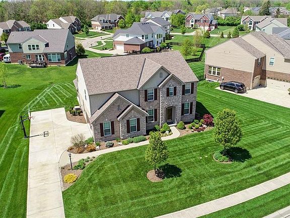 2nd image of 10127 Meadow Woods Ln