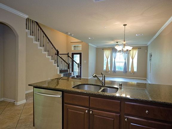 4th image of 7 Umbria Ln