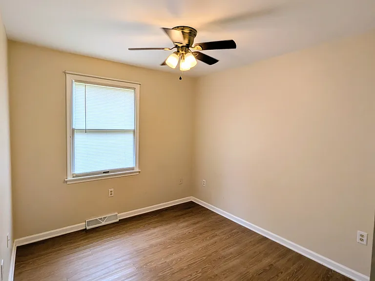 1816 Lakeside Dr — Photo 11