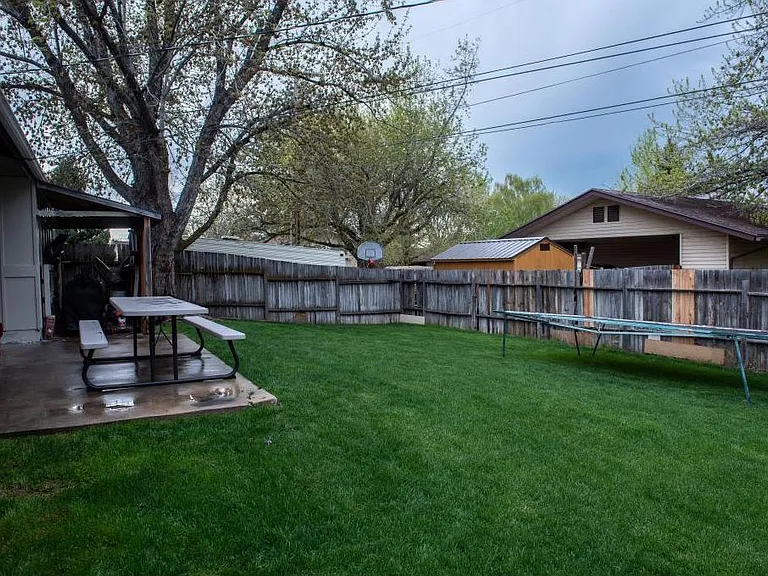 579 Shamrock Dr — Photo 5