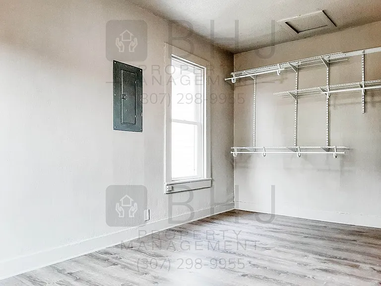141 W 7th St — Photo 13