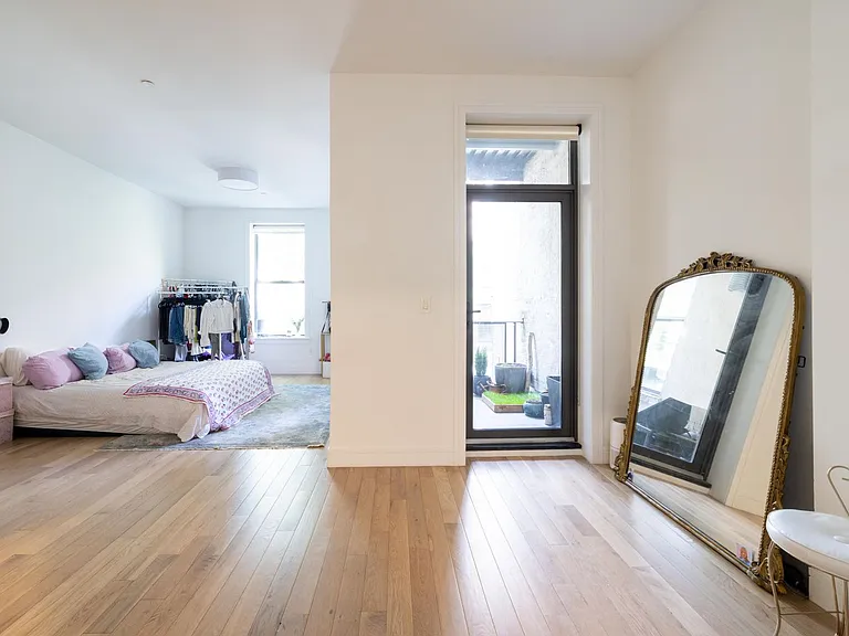 345 E 50th St #3C — Photo 4