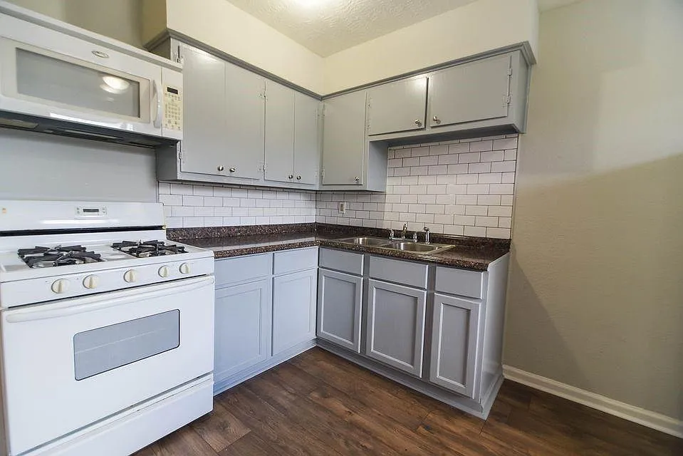 Building Photo - 311 Campbell Ave #5