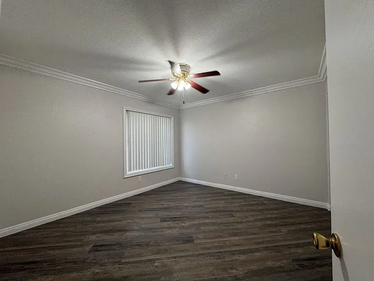 Alcantara Home Apts — Photo 36