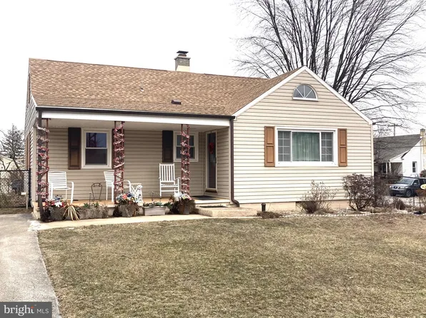 40 2nd St, Windsor, PA 17366