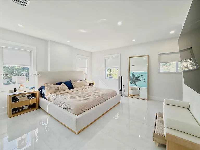 927 SW 18th Ave — Photo 10