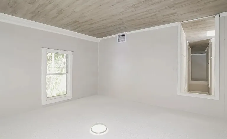 412 E Maywood Ave — Photo 2