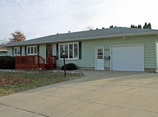 701 Iowa St, Denver, IA 50622