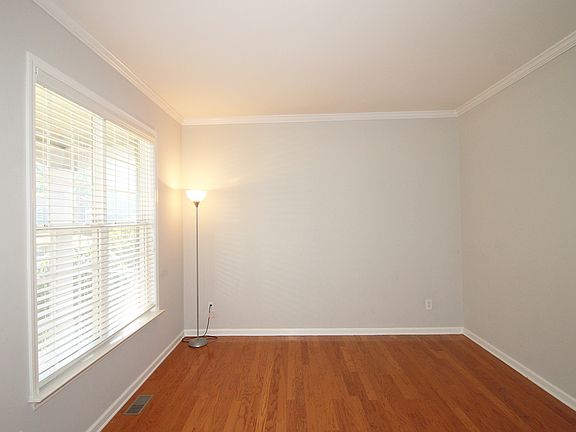 5th image of 225 Thamesmar Ln